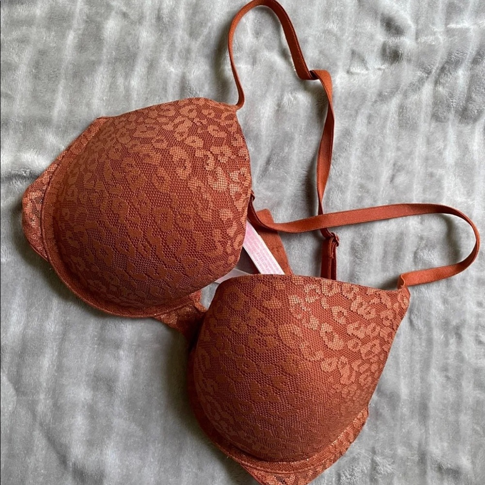 PINK Victoria secret wear everywhere bra 32D